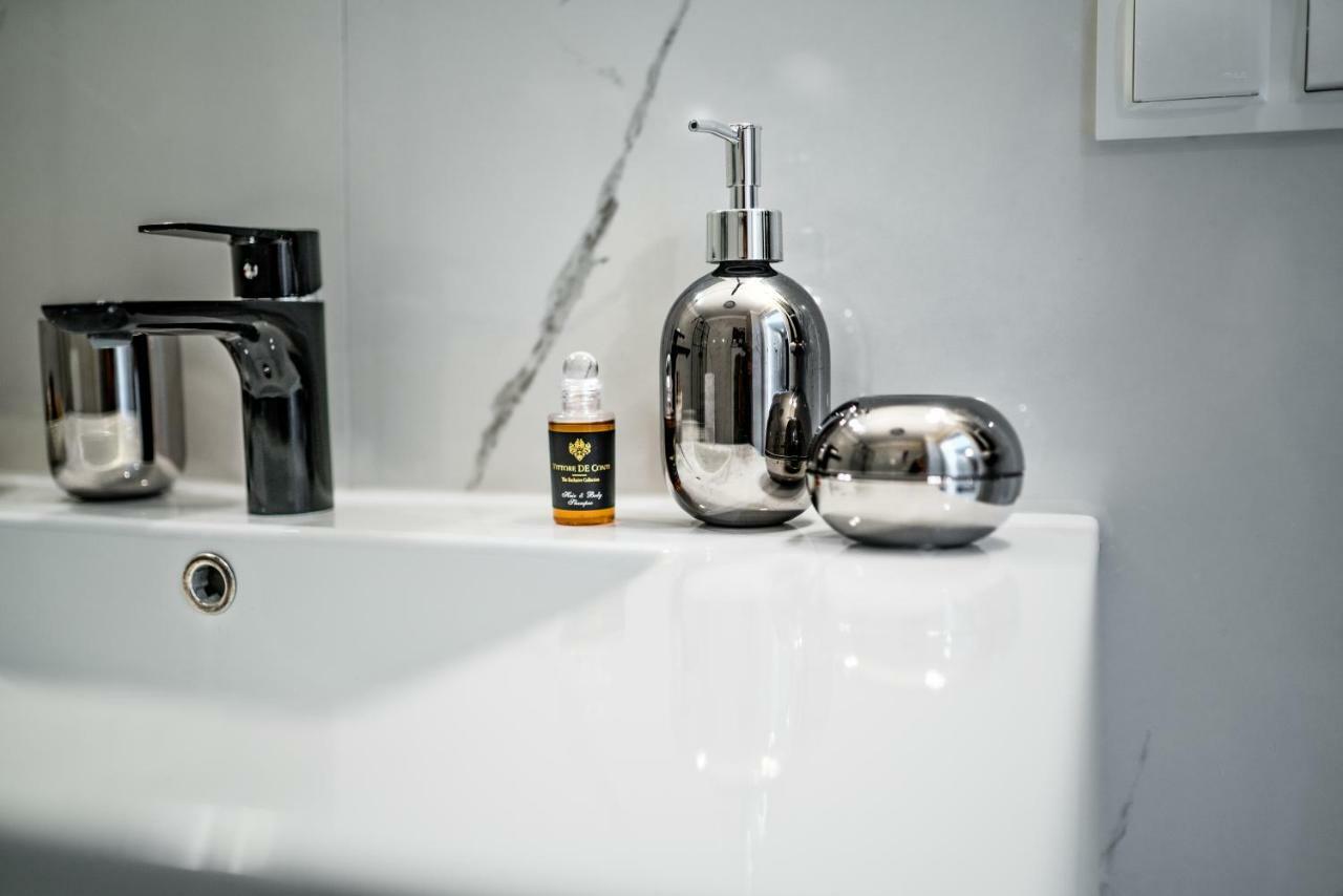 Apartament Marcelin Gold Wes Quality Suite Poznan Bagian luar foto