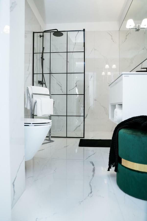 Apartament Marcelin Gold Wes Quality Suite Poznan Bagian luar foto