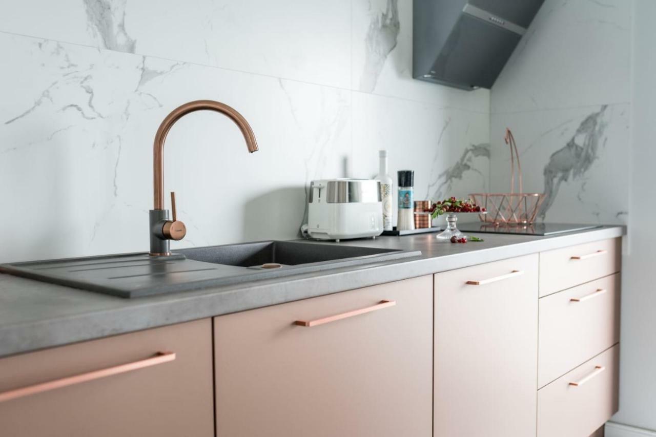 Apartament Marcelin Gold Wes Quality Suite Poznan Bagian luar foto