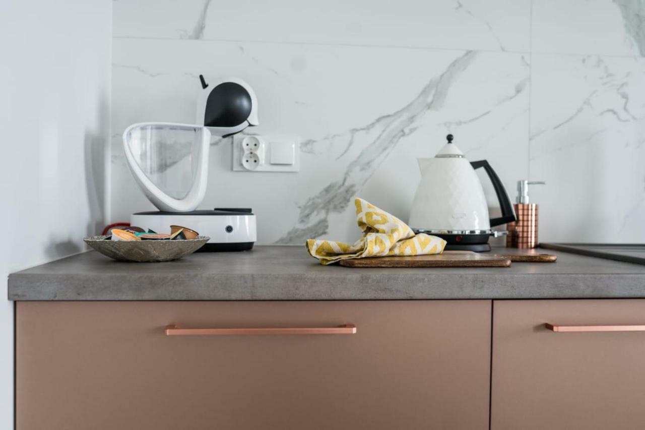 Apartament Marcelin Gold Wes Quality Suite Poznan Bagian luar foto